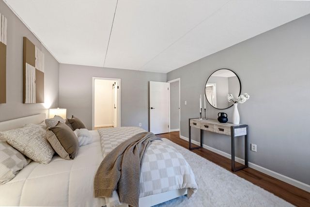 50-56 Broadlawn Park 221, Boston, MA 02467