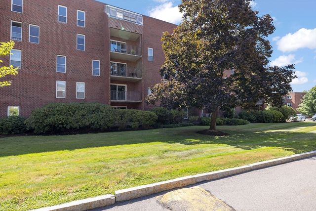 50-56 Broadlawn Park 221, Boston, MA 02467
