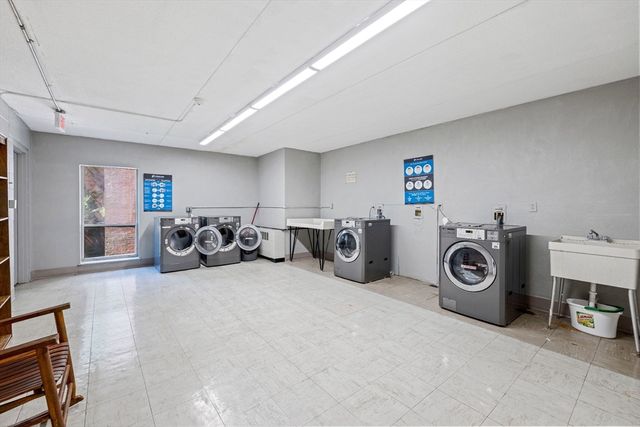 50-56 Broadlawn Park 221, Boston, MA 02467