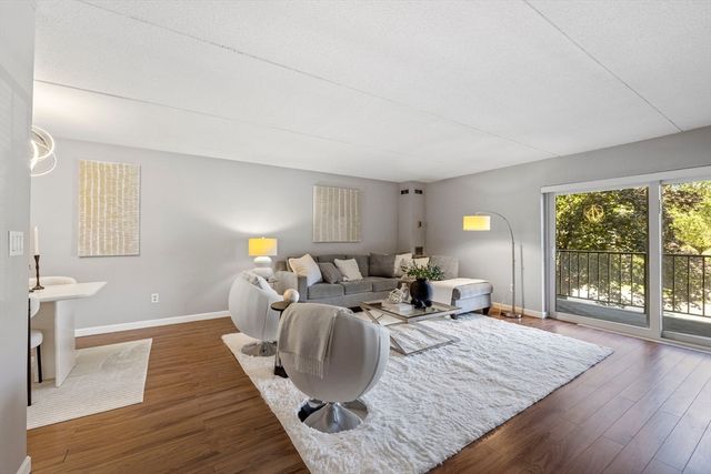 50-56 Broadlawn Park 221, Boston, MA 02467