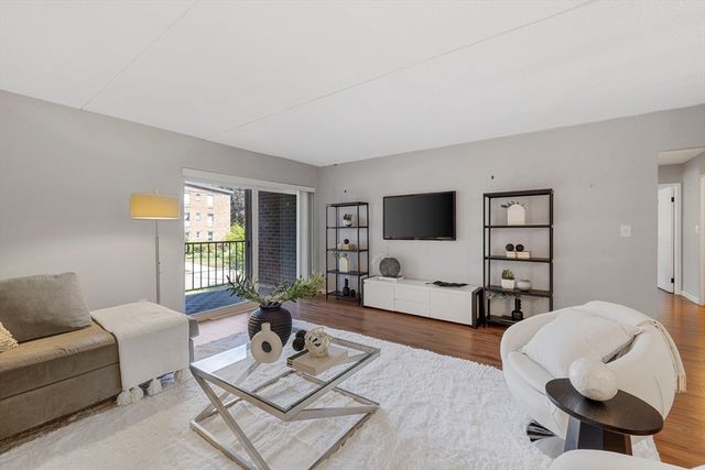 50-56 Broadlawn Park 221, Boston, MA 02467