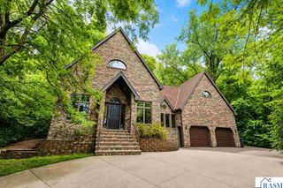 950 Belvista Drive, North Mankato, MN 56003