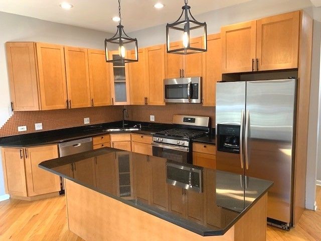 1327 W WALTON Street 2, Chicago, IL 60642