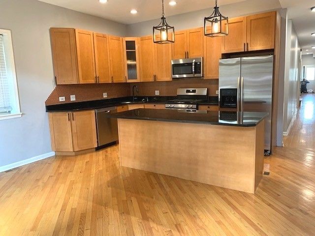 1327 W WALTON Street 2, Chicago, IL 60642