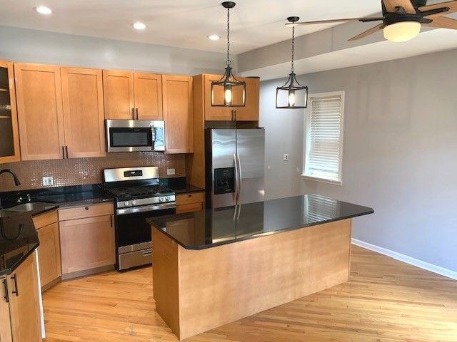 1327 W WALTON Street 2, Chicago, IL 60642