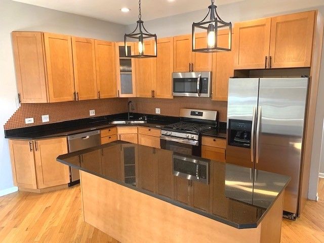 1327 W WALTON Street 2, Chicago, IL 60642