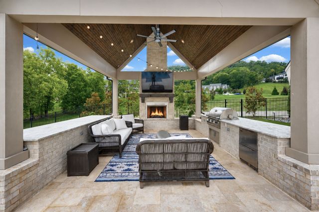 1004 Cartwright Close Dr, Brentwood, TN 37027