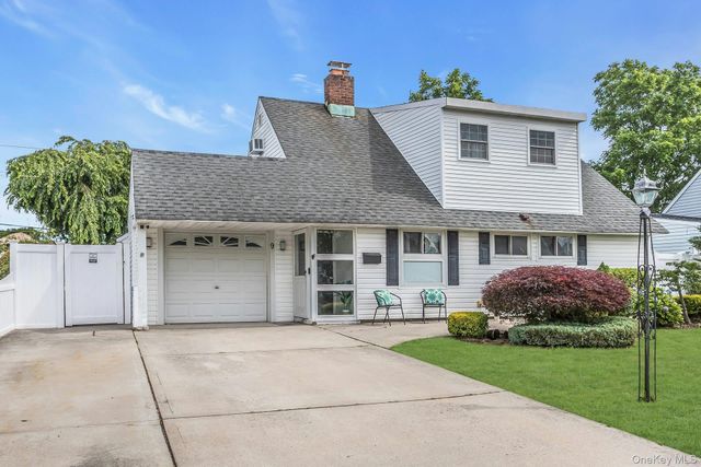 9 Deep Lane, Wantagh, NY 11793