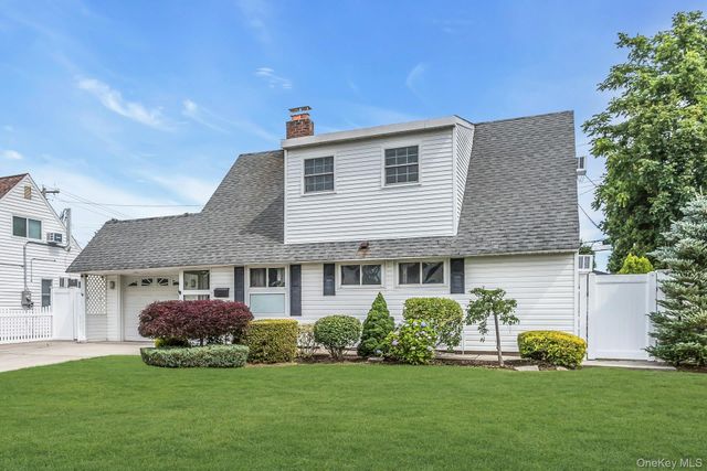 9 Deep Lane, Wantagh, NY 11793