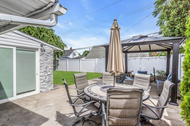 9 Deep Lane, Wantagh, NY 11793