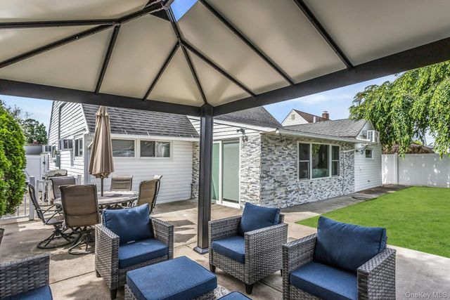 9 Deep Lane, Wantagh, NY 11793