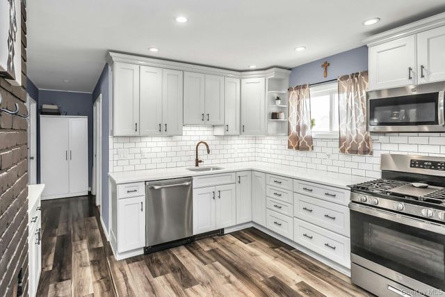 9 Deep Lane, Wantagh, NY 11793