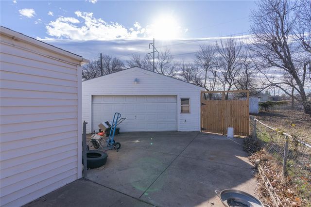 229 Burk Drive, Del City, OK 73115