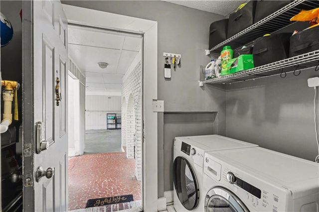 390 Dot Drive, Atlanta, GA 30349