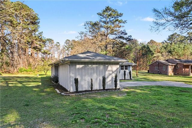 390 Dot Drive, Atlanta, GA 30349