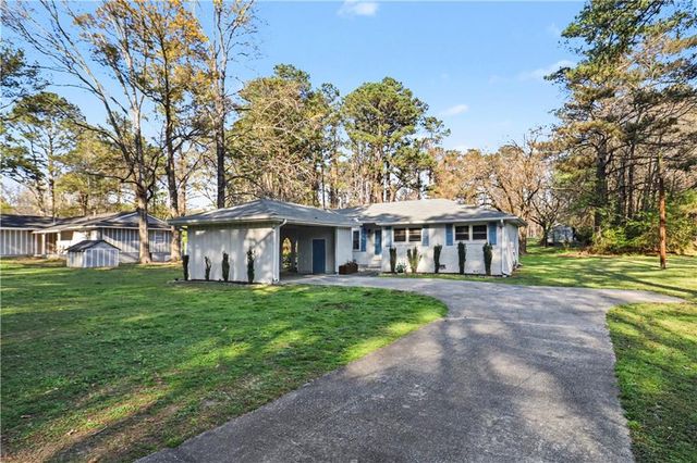 390 Dot Drive, Atlanta, GA 30349