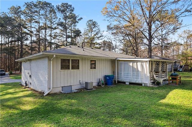 390 Dot Drive, Atlanta, GA 30349