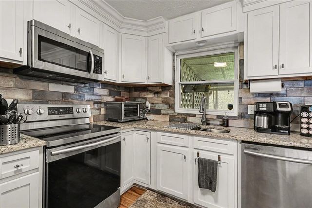 390 Dot Drive, Atlanta, GA 30349