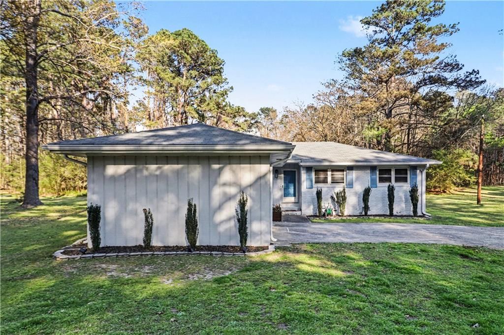 390 Dot Drive, Atlanta, GA 30349