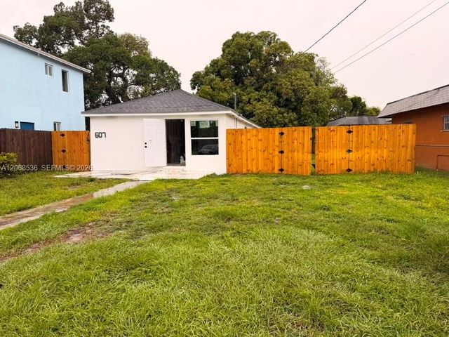 607 NW 8th Avenue, Pompano Beach, FL 33060