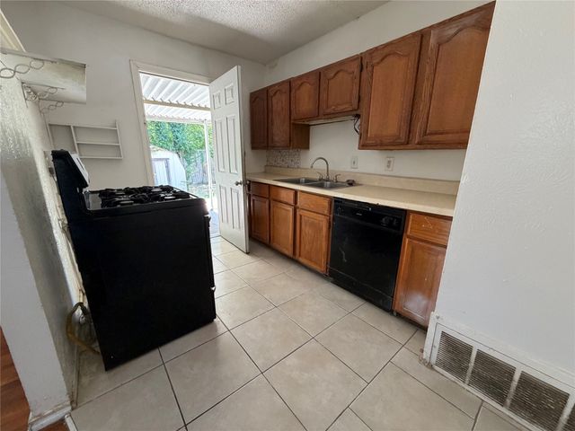 2005 Huntington Drive, Arlington, TX 76010