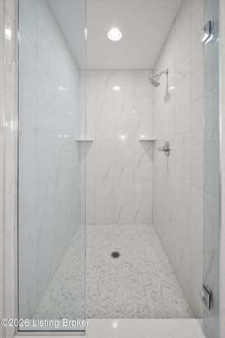 3809 Saint Germaine Ct, Louisville, KY 40207