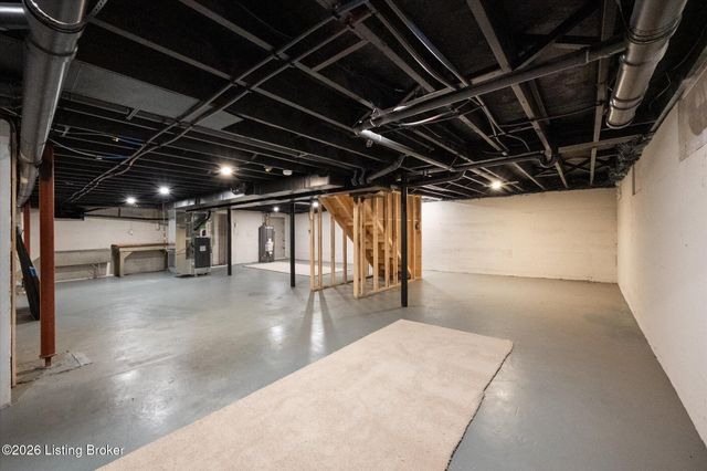 3809 Saint Germaine Ct, Louisville, KY 40207