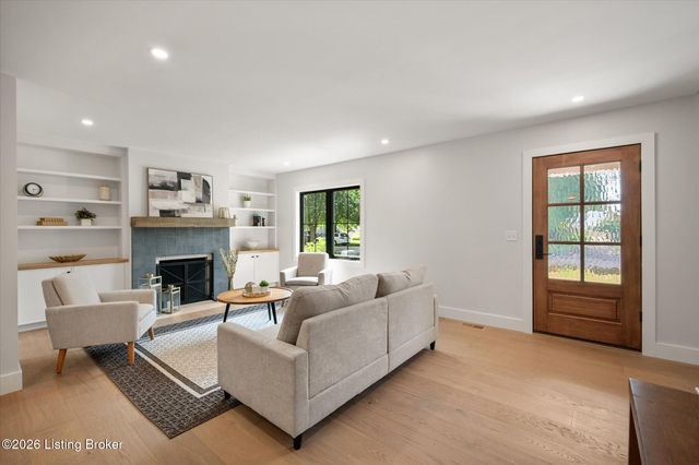 3809 Saint Germaine Ct, Louisville, KY 40207