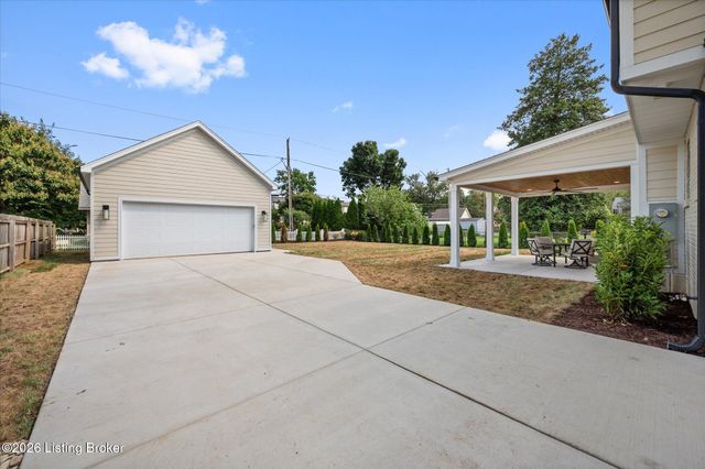 3809 Saint Germaine Ct, Louisville, KY 40207