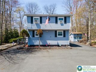 945 Country Place Drive, Coolbaugh Twp, PA 18466