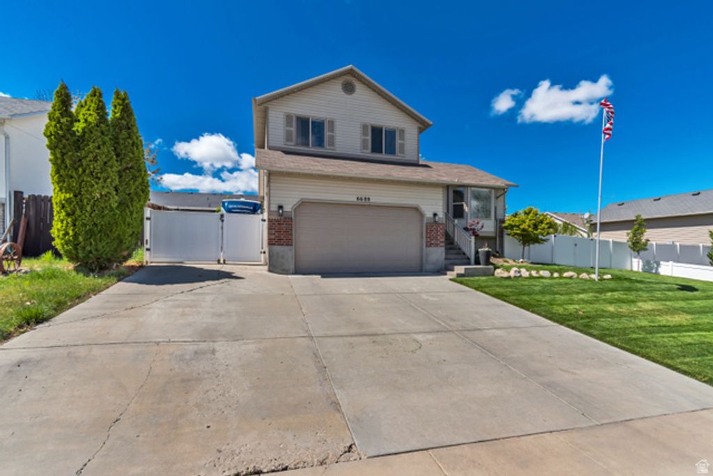 Image 2 of property listing at 6688 S DUCHESS ST, West Jordan, UT 84081