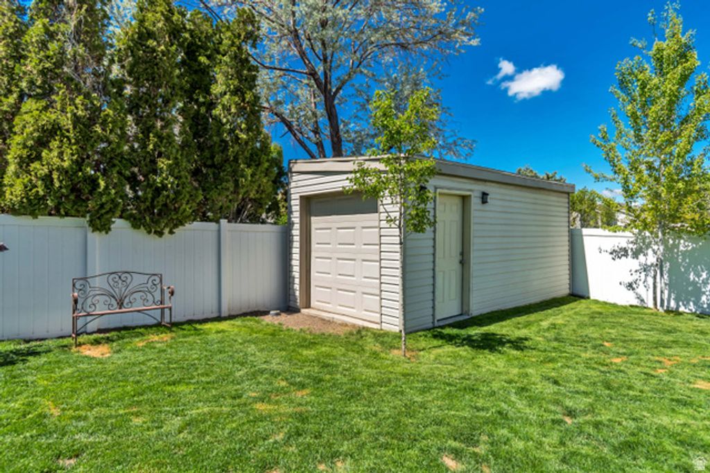 Image 22 of property listing at 6688 S DUCHESS ST, West Jordan, UT 84081