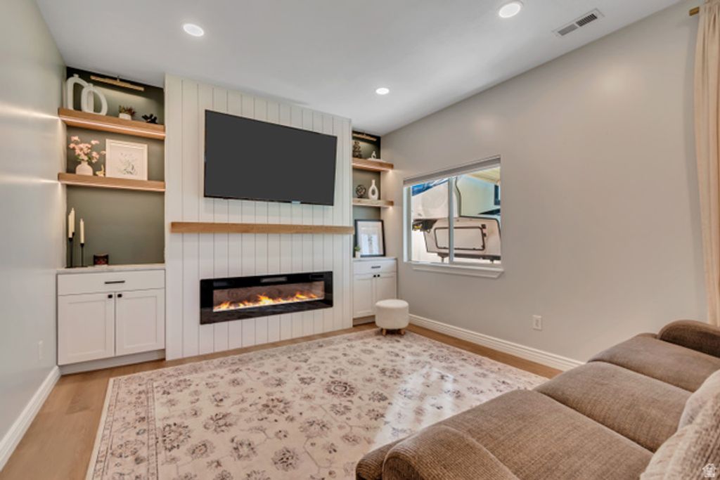 Image 7 of property listing at 6688 S DUCHESS ST, West Jordan, UT 84081