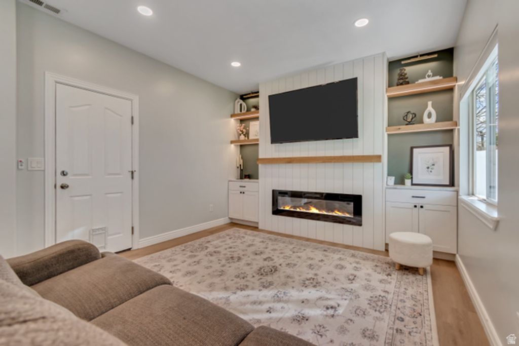 Image 8 of property listing at 6688 S DUCHESS ST, West Jordan, UT 84081