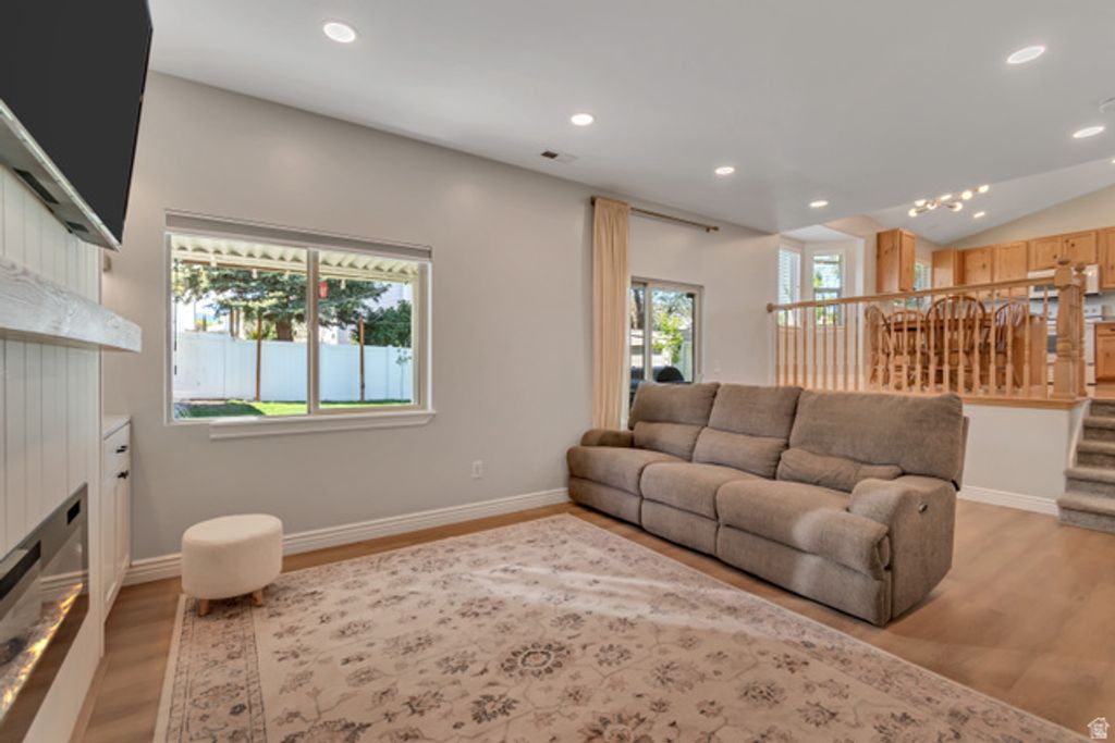 Image 9 of property listing at 6688 S DUCHESS ST, West Jordan, UT 84081