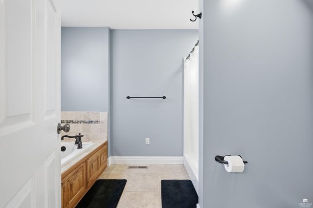 1204 S Mill Point Circle, Manhattan, KS 66503