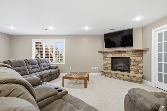 1204 S Mill Point Circle, Manhattan, KS 66503