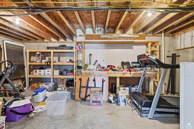 1204 S Mill Point Circle, Manhattan, KS 66503