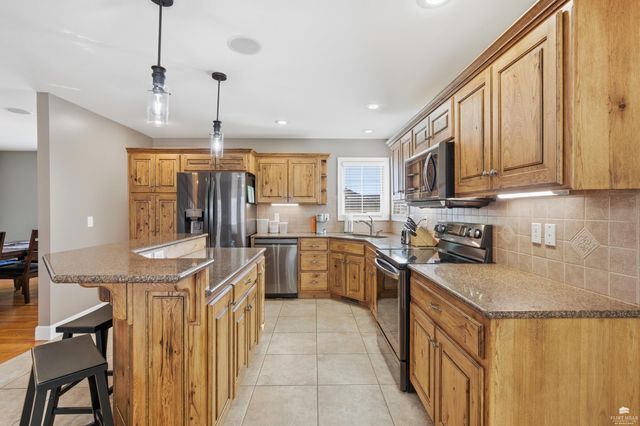 1204 S Mill Point Circle, Manhattan, KS 66503