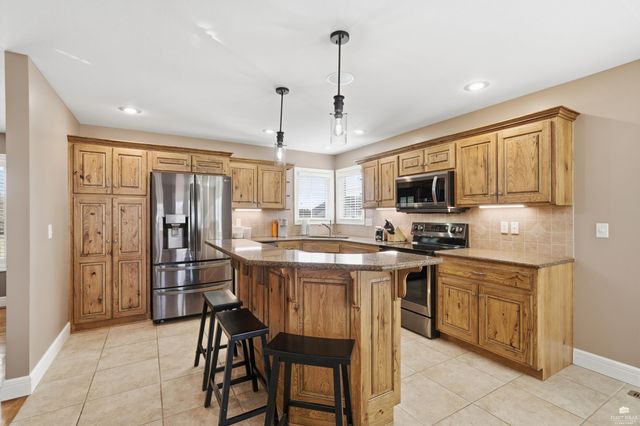 1204 S Mill Point Circle, Manhattan, KS 66503