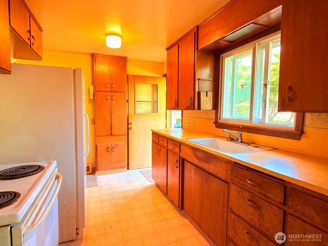 638 S 160th Street, Burien, WA 98148
