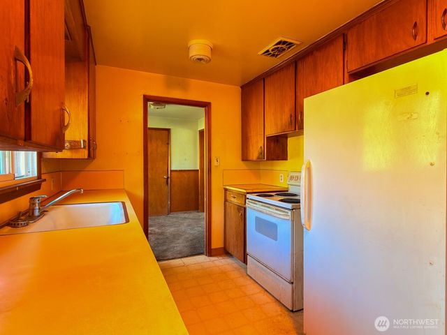 638 S 160th Street, Burien, WA 98148