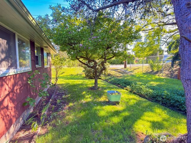 638 S 160th Street, Burien, WA 98148