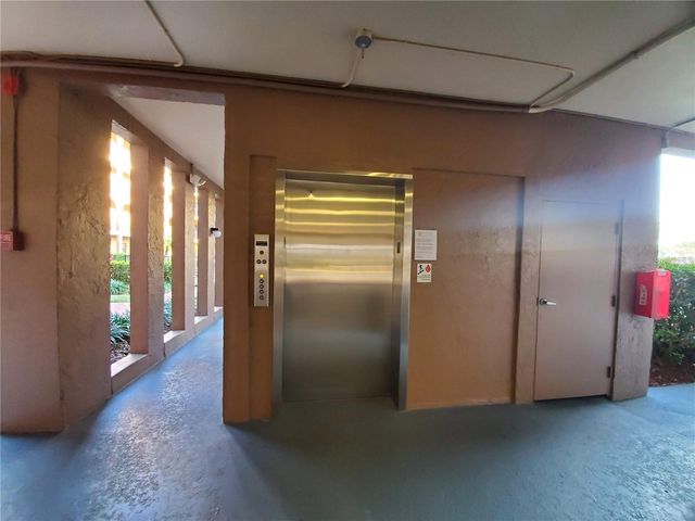 6100 GULFPORT BOULEVARD S 102, Gulfport, FL 33707