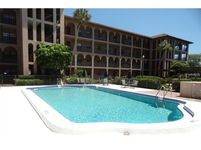 6100 GULFPORT BOULEVARD S 102, Gulfport, FL 33707