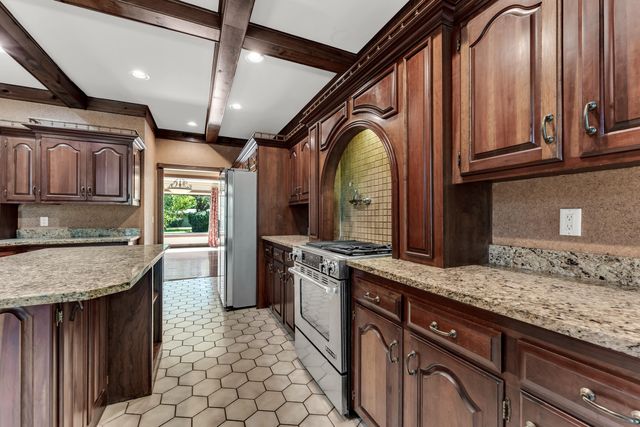 6317 S Glenridge Drive, Springfield, MO 65804