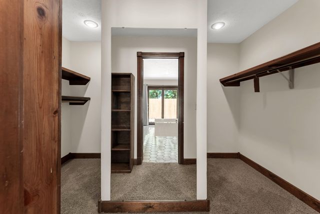 6317 S Glenridge Drive, Springfield, MO 65804