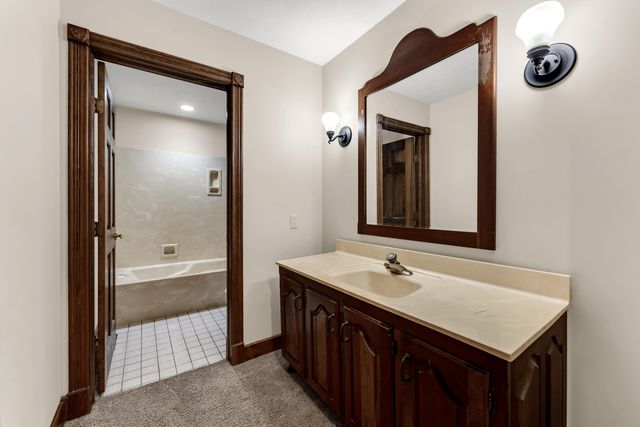 6317 S Glenridge Drive, Springfield, MO 65804