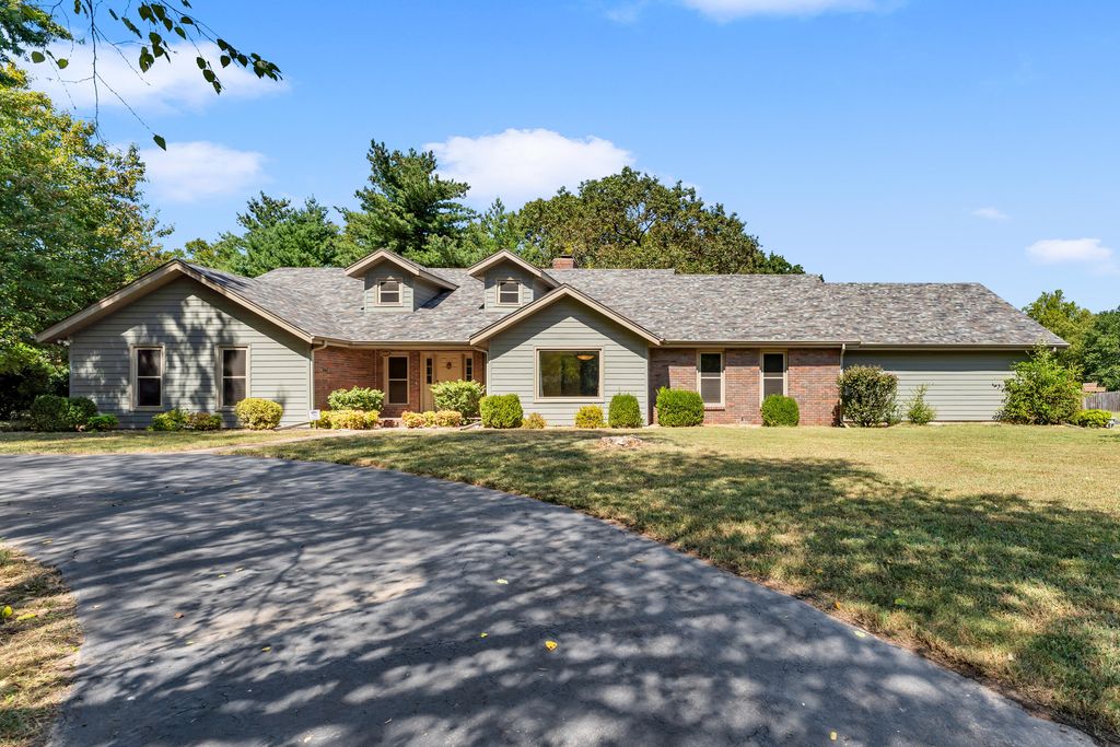 6317 S Glenridge Drive, Springfield, MO 65804