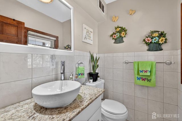 4 Jeanette Street, Carteret, NJ 07008